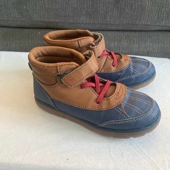 Size 12 munchkins little boy easy on and off Pat shoes what are - Picture 1 of 10